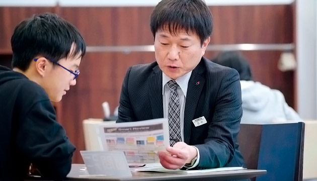 生徒に指導する代表 北村